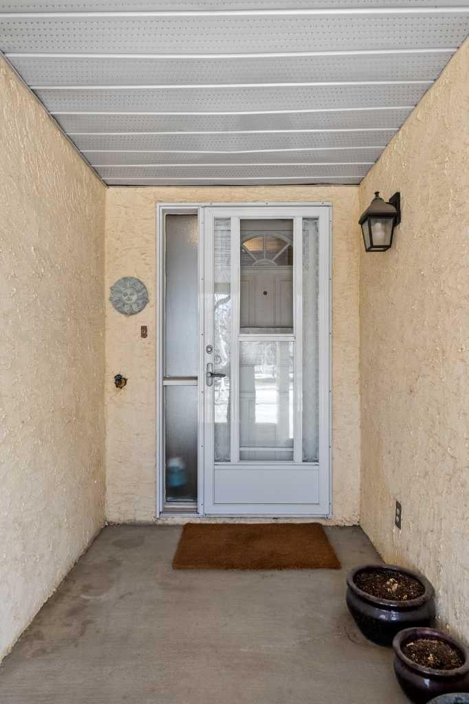 Photo of 38 Richelieu Court SW, Calgary, AB T3E 7E9 (MLS # A2351263)