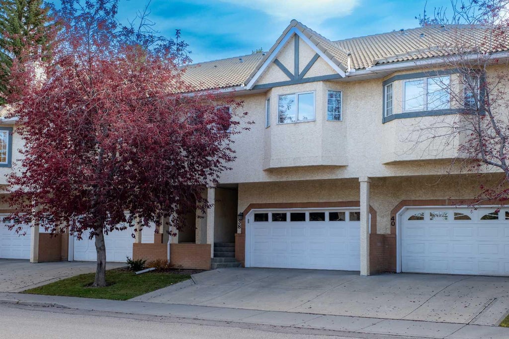 Photo of 38 Richelieu Court SW, Calgary, AB T3E 7E9 (MLS # A2351263)