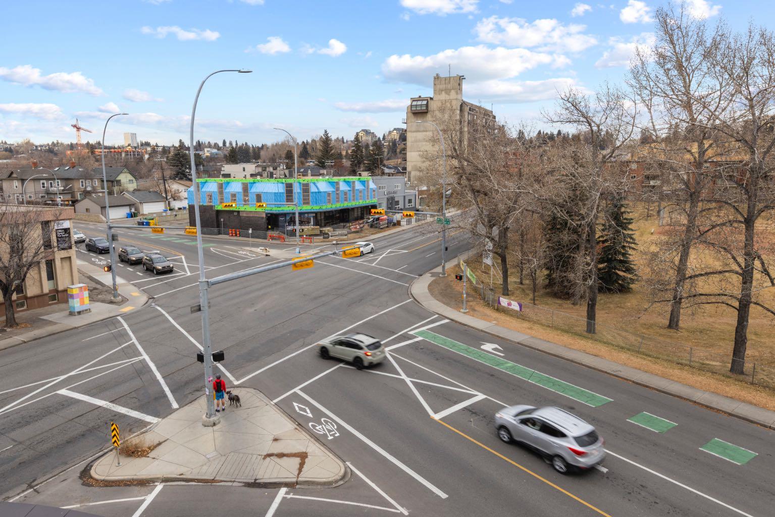 476 14 Street NW 402