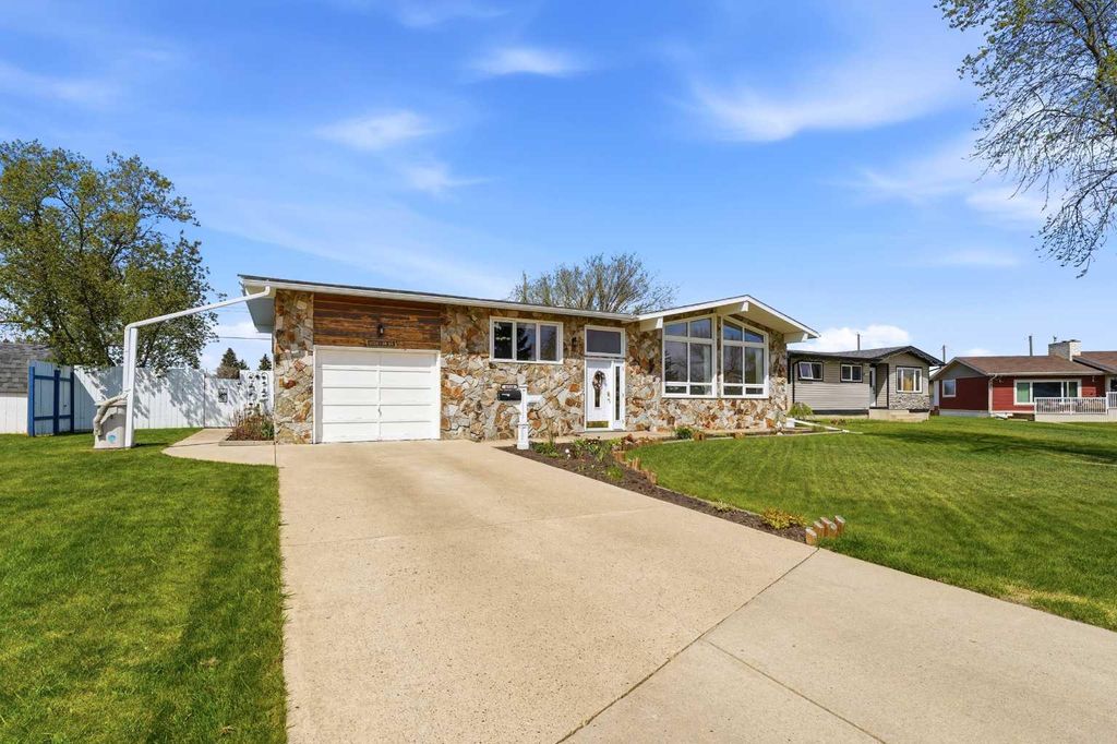 Photo of 4024 58 Street, Stettler, AB T0C 2L1 (MLS # A2312481)