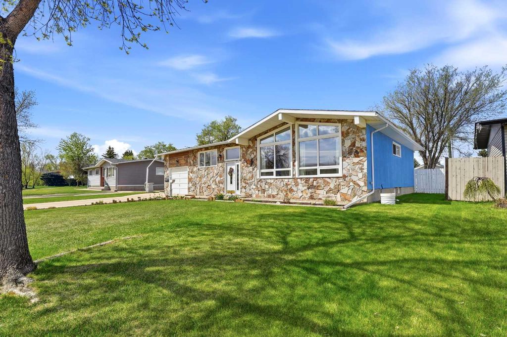 Photo of 4024 58 Street, Stettler, AB T0C 2L1 (MLS # A2312481)