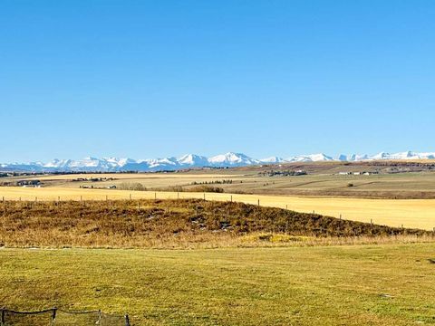8121 408 Avenue E Rural Foothills County AB T1S 6C4