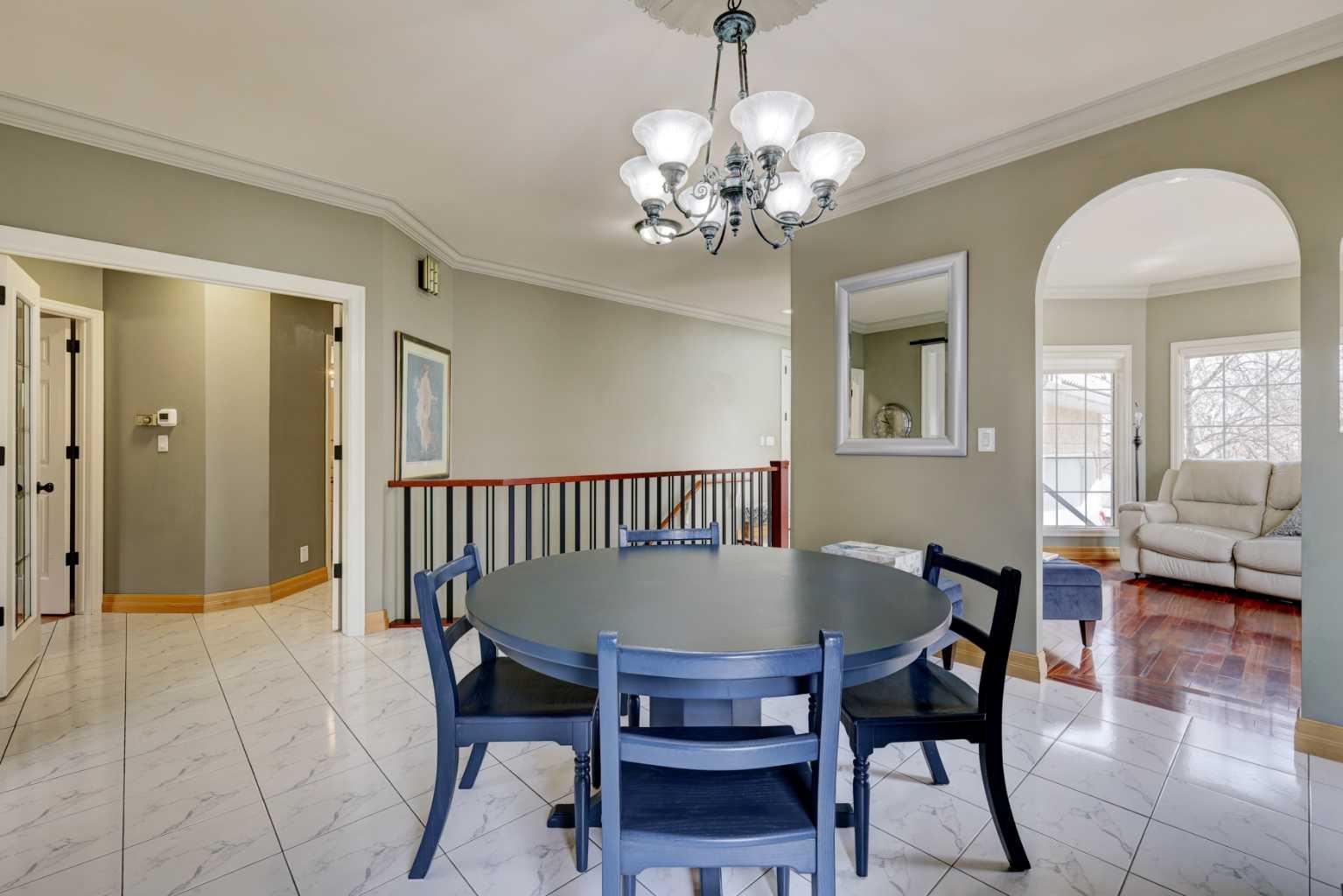 220 Santana Bay NW