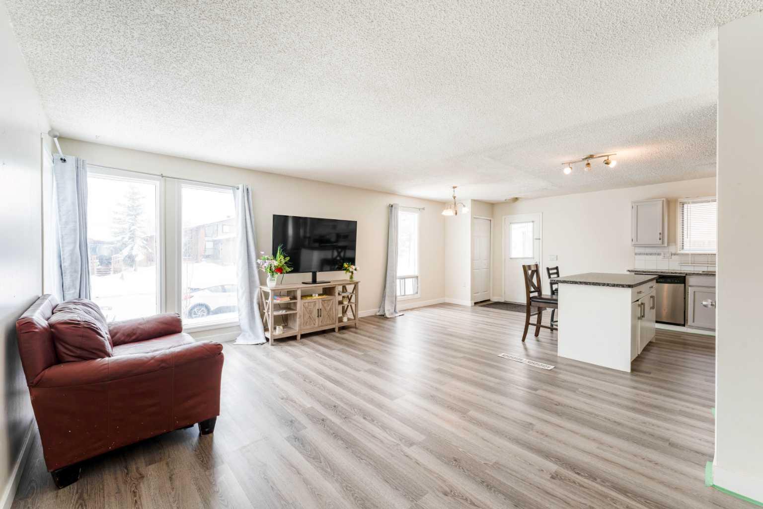 147 Templewood Drive NE