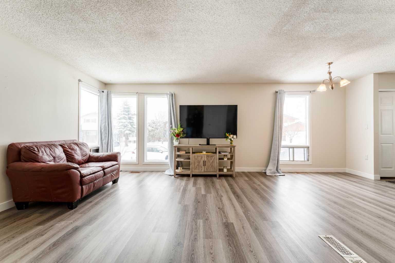 147 Templewood Drive NE