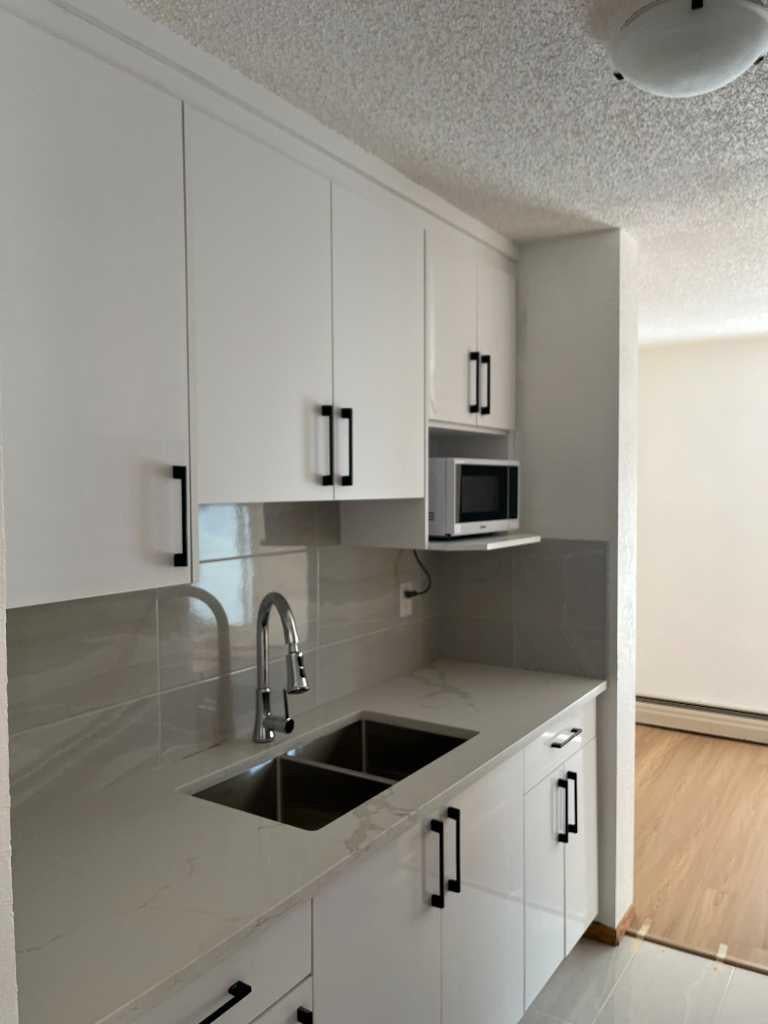 1113 37 Street SW 301