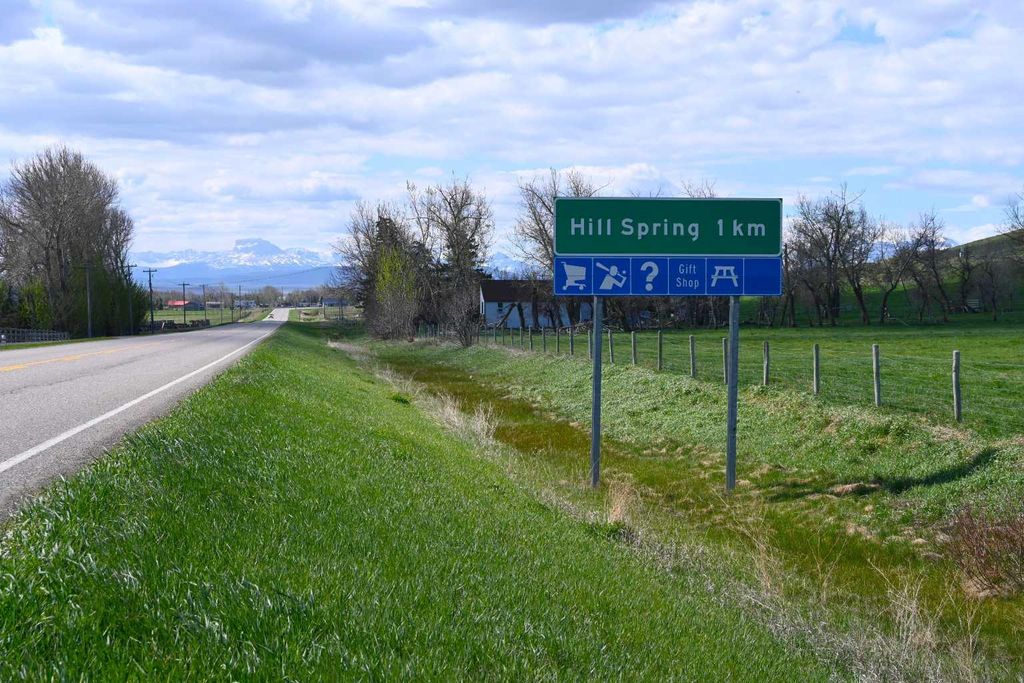 Photo of 131 North 2nd Street E, Hill Spring, AB T0K 1E0 (MLS # A2309828)