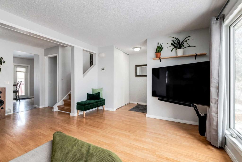 Photo of 955 Erin Woods Drive SE, Calgary, AB T2B 2W4 (MLS # A2292866)
