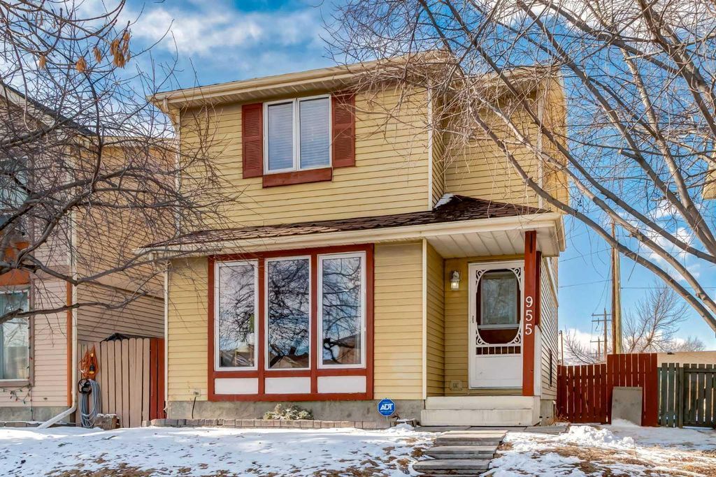 Photo of 955 Erin Woods Drive SE, Calgary, AB T2B 2W4 (MLS # A2292866)