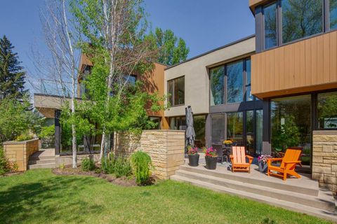 Photo of 3038 4 Street SW, Calgary, AB T2S 1X8 (MLS # A2313567)