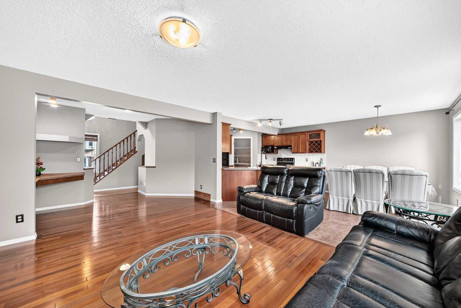 163 Valley Crest Close NW