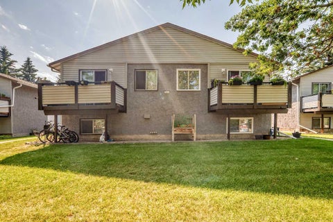 Photo of 109 Stanley Avenue #D, Okotoks, AB T1S 1H8 (MLS # A2330889)