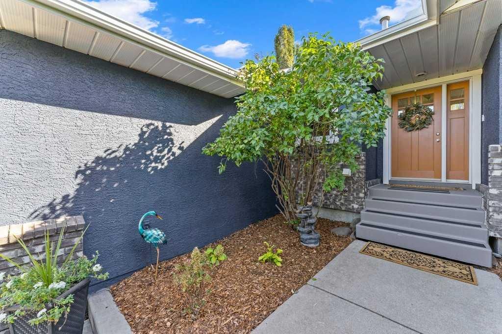 Photo of 71 Green Meadow Drive, Strathmore, AB T1P 1L3 (MLS # A2312462)