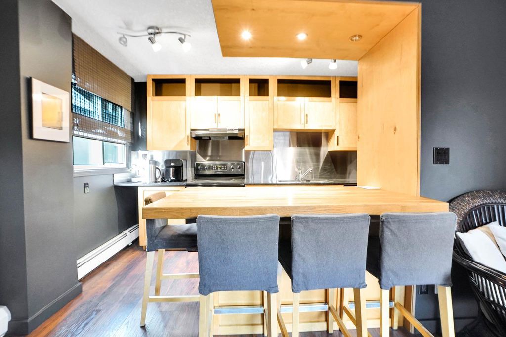 Photo of 823 19 Avenue SW #405, Calgary, AB T2T 0H6 (MLS # A2311506)