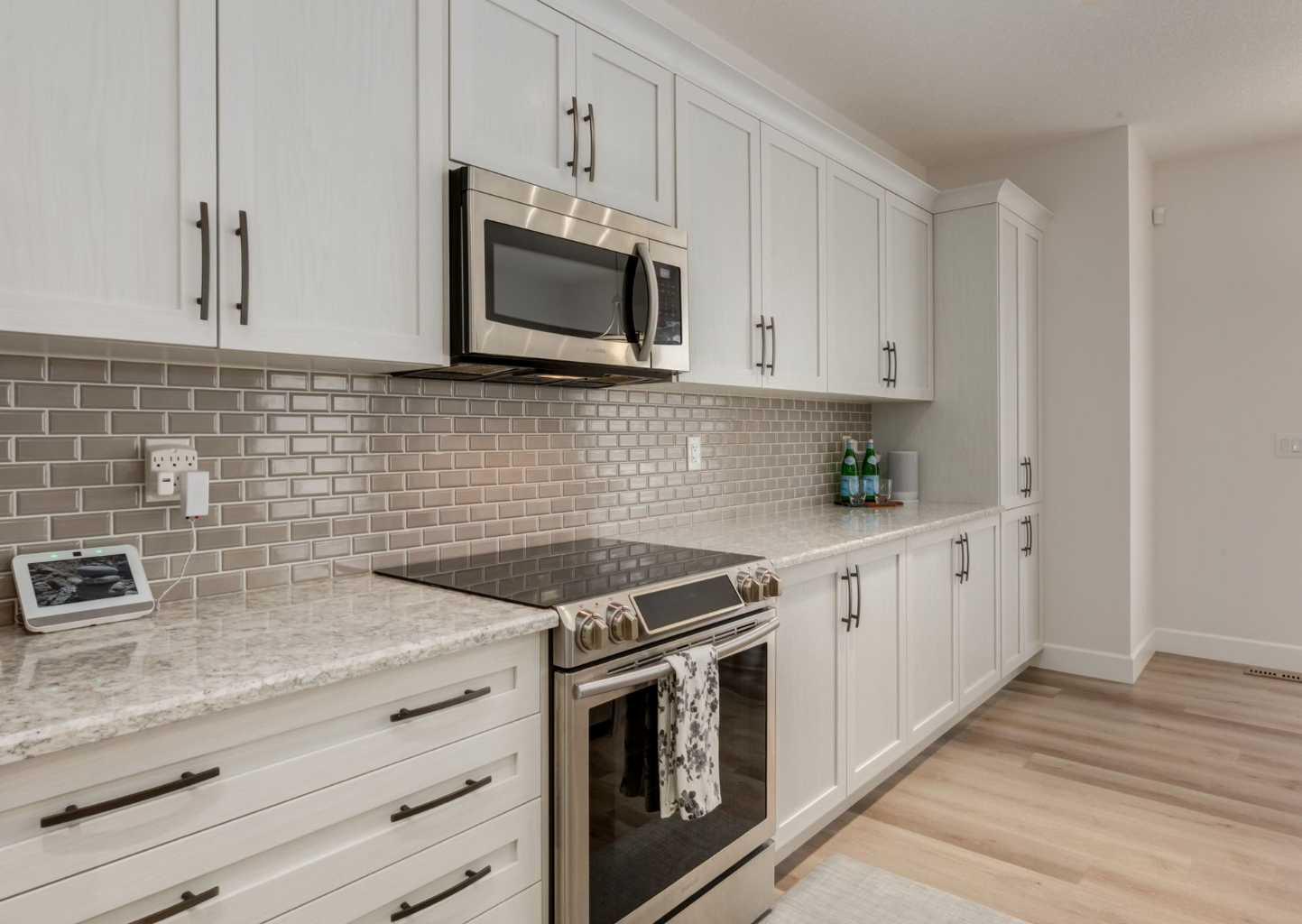 143 Yorkville Green SW