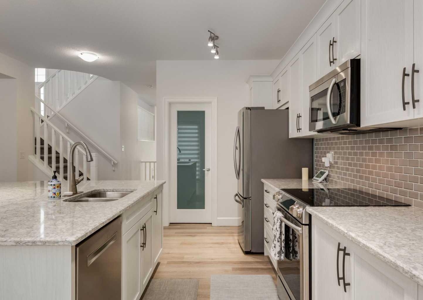 143 Yorkville Green SW