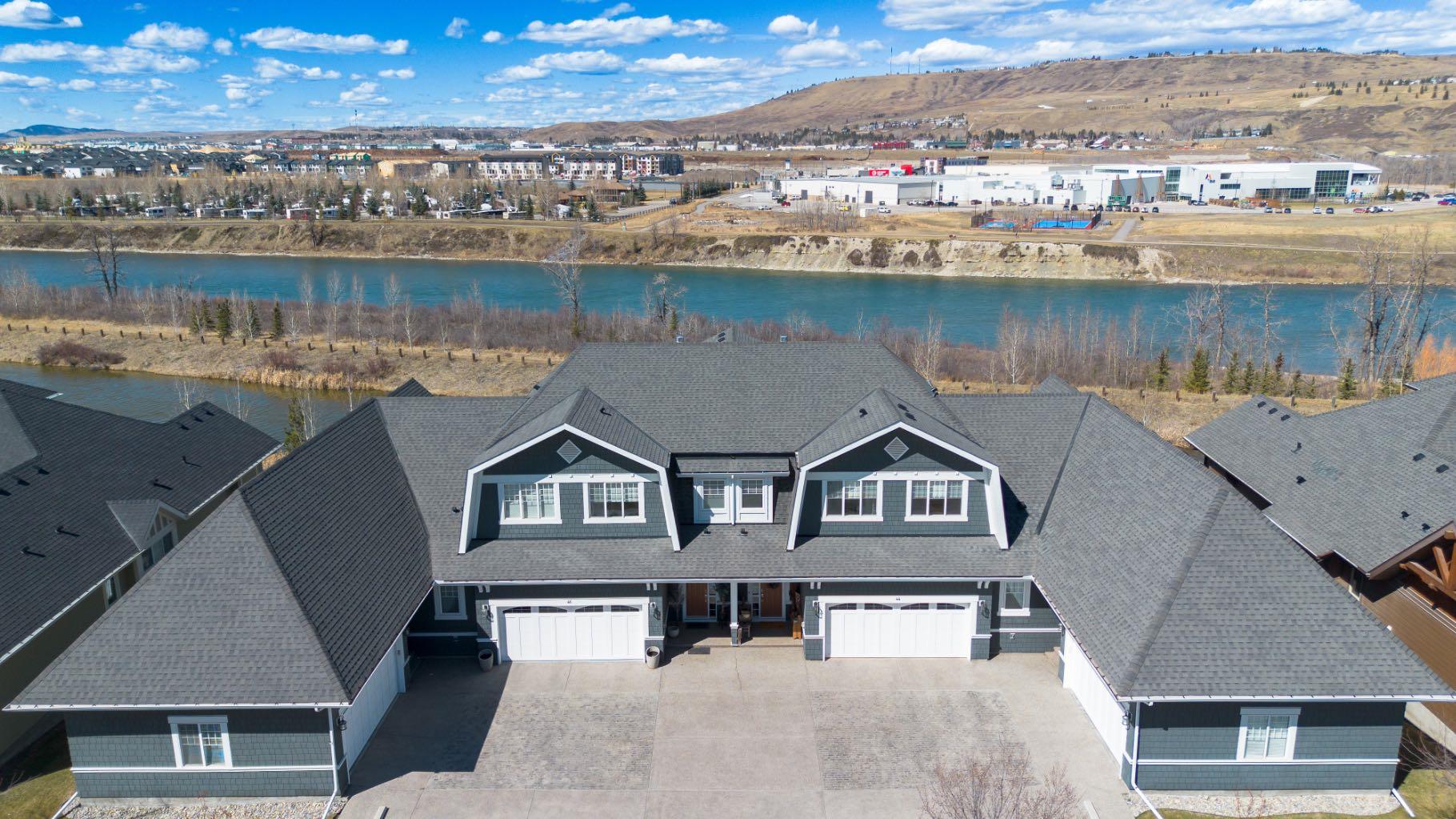 44 Riviera Way