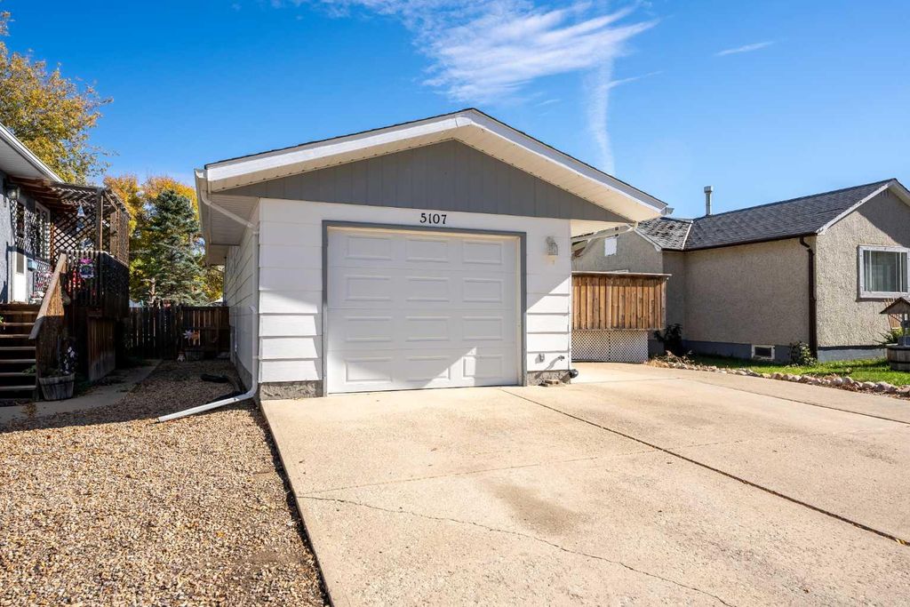 Photo of 5107 53 Street, Taber, AB T1G 1M4 (MLS # A2262497)