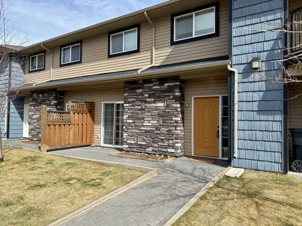 Photo of 899 Mt Sundance Manor W #2, Lethbridge, AB T1J 1X7 (MLS # A2296120)