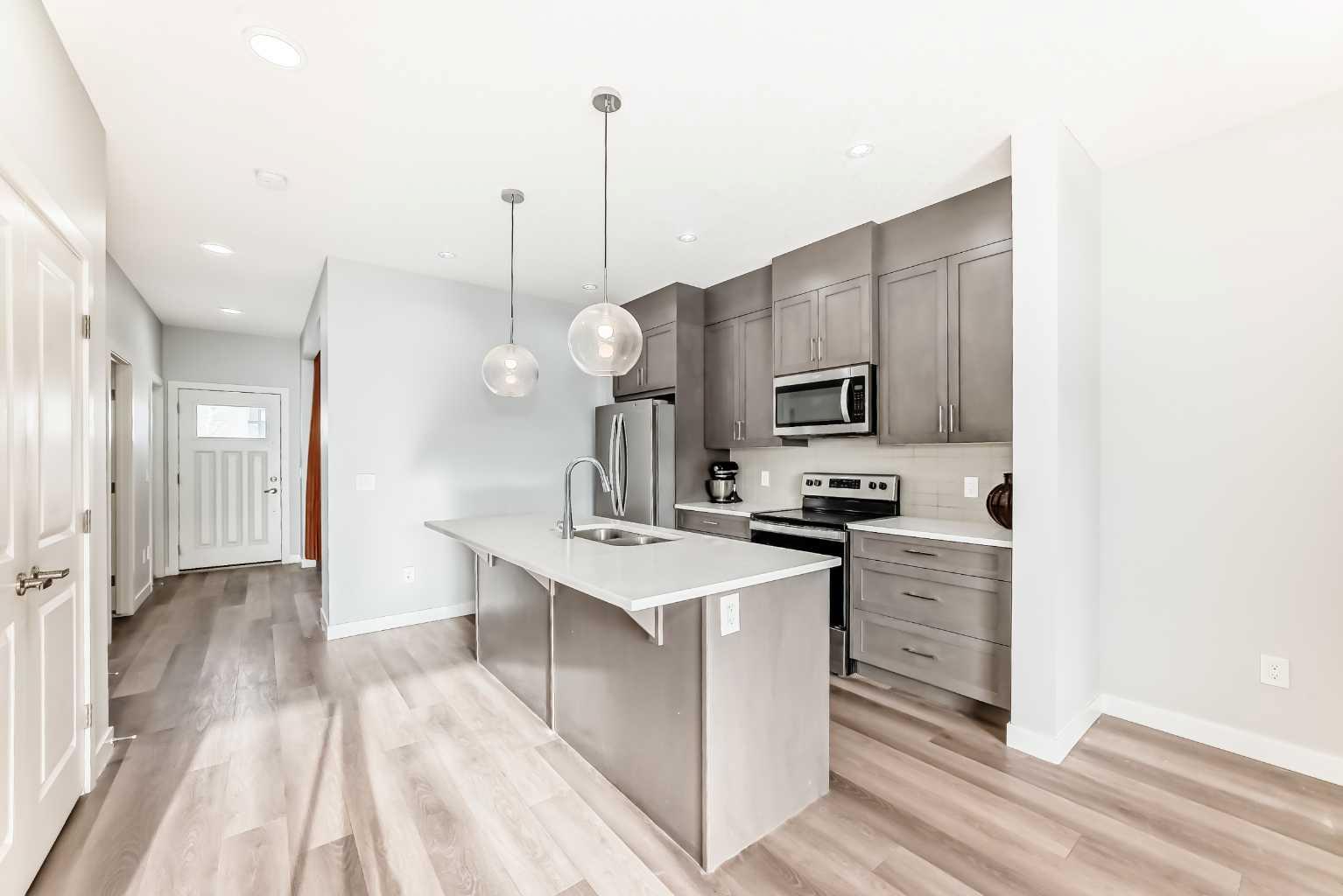 75 Savanna Boulevard NE