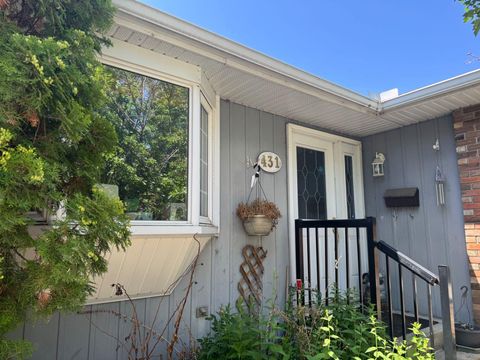 431 Queen Charlotte Drive SE Calgary AB T2W 4H2