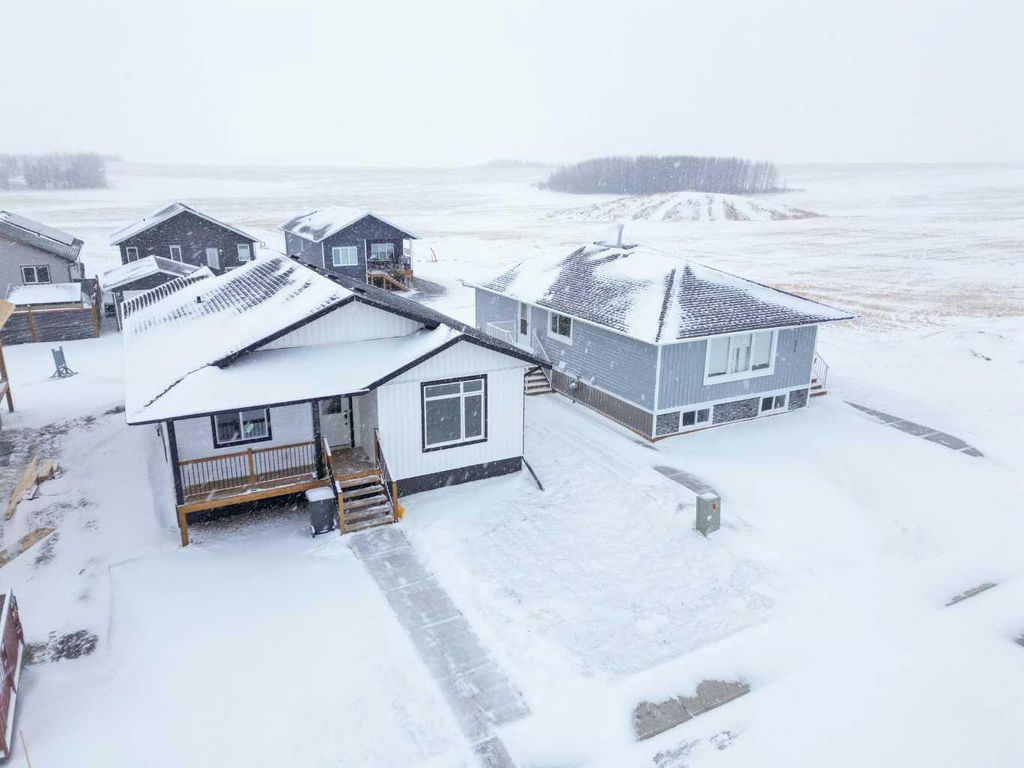 Photo of 4812 55 Avenue, Bentley, AB T0C 0E2 (MLS # A2292138)