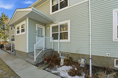 30 Poplar Crescent Springbrook AB T4S 1V3