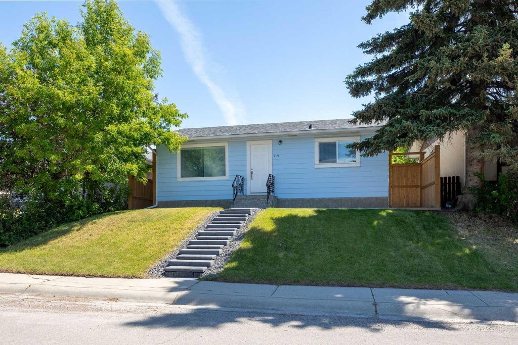 Photo of 119 Maranda Close NE, Calgary, AB T2A 3E7 (MLS # A2322171)