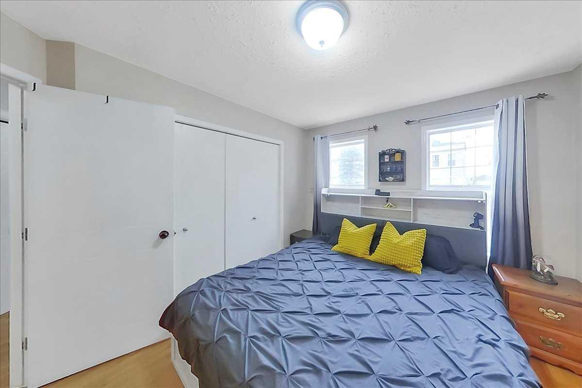 103 STRATHAVEN Drive 411