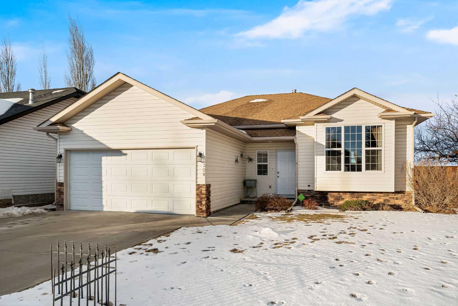 308 Highwood Village Place NW