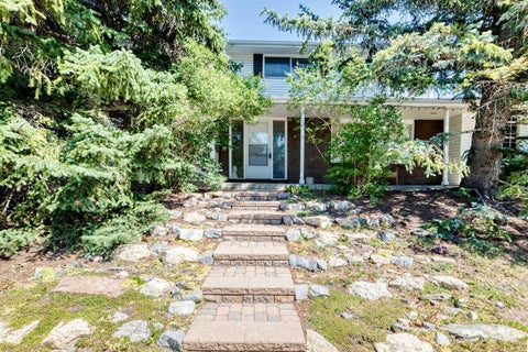 Photo of 2 Varsplain Place NW, Calgary, AB T3A 0C7 (MLS # A2332072)