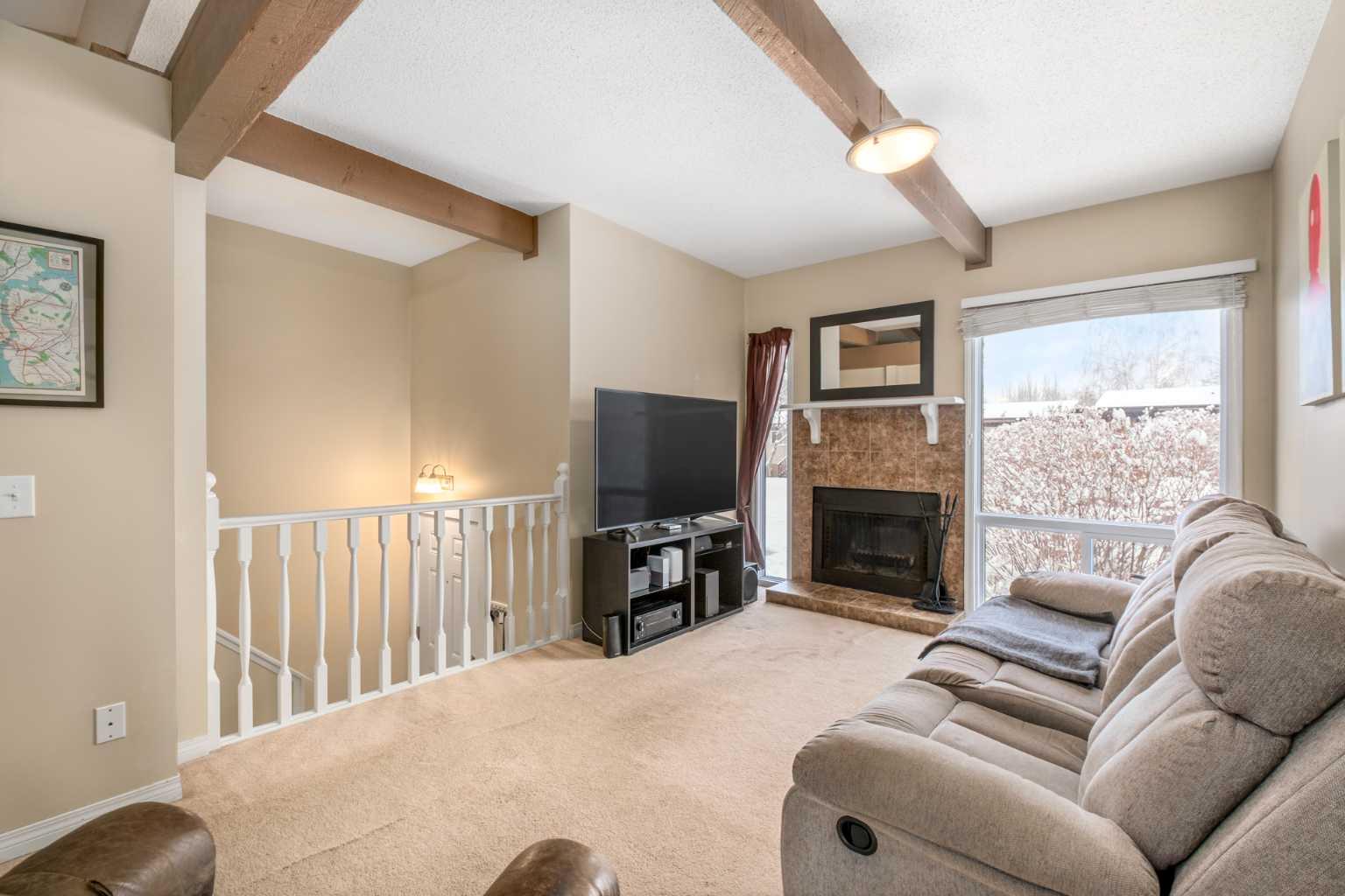 104 Rundlewood Lane NE