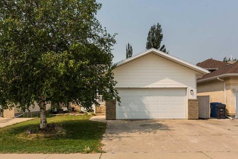 Photo of 14 Heritage Road W, Lethbridge, AB T1K 6T8 (MLS # A2332600)