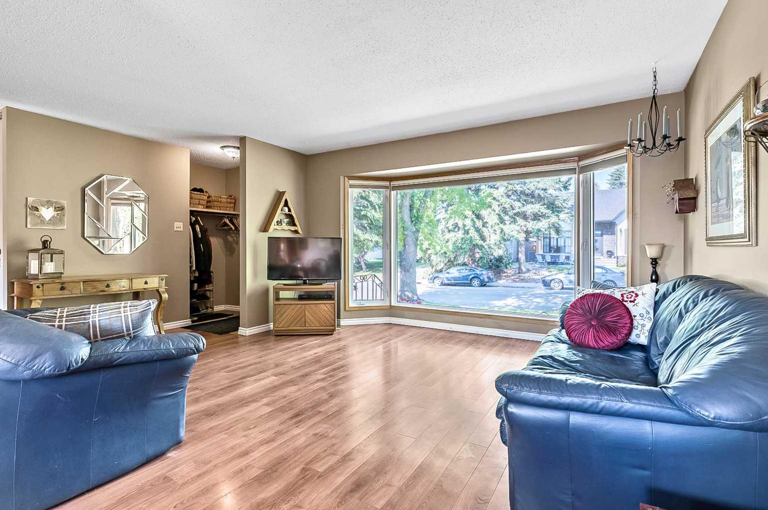 2628 Lionel Crescent SW