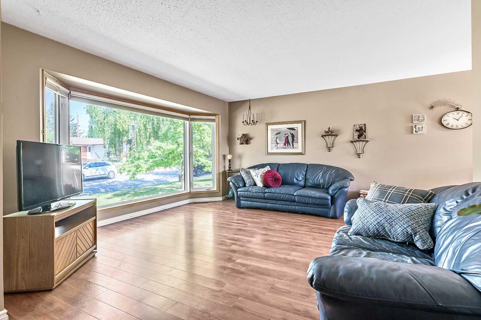 2628 Lionel Crescent SW