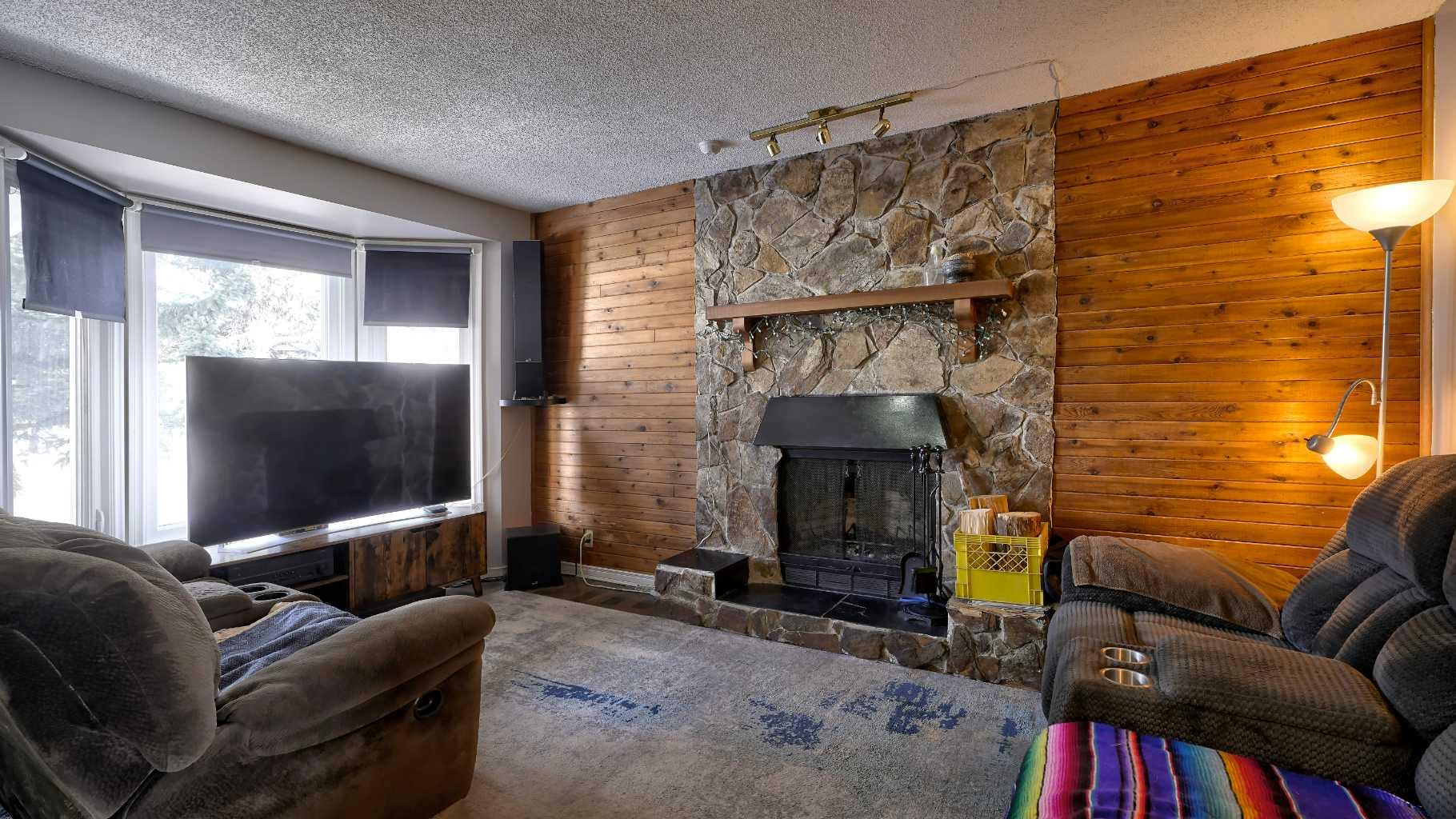 35 Riverbirch Road SE