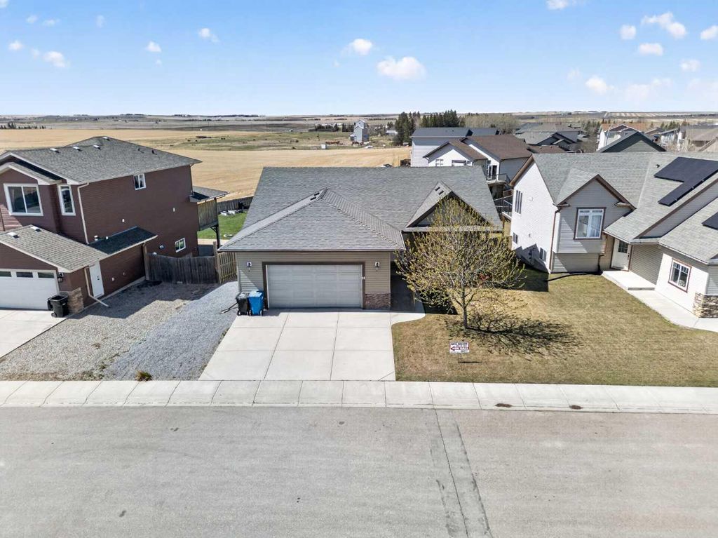 Photo of 700 Carriage Lane #11, Carstairs, AB T0M 0N0 (MLS # A2306357)