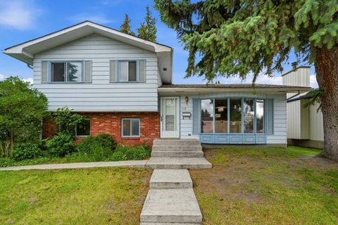 Photo of 442 Queensland Place SE, Calgary, AB T2J 5C9 (MLS # A2321165)