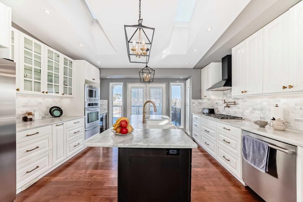 Photo of 52 Hidden Vale Crescent NW, Calgary, AB T3A 5B5 (MLS # A2287625)