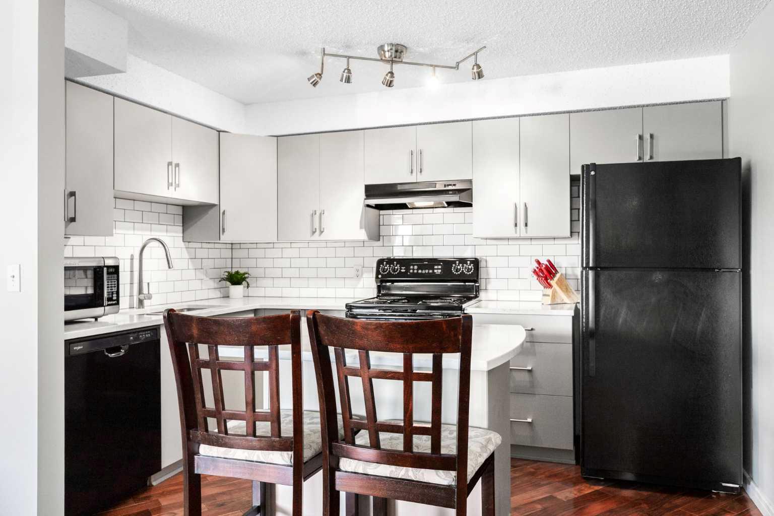 505 Railway Street W 1211