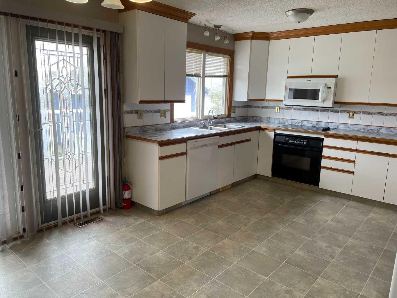 11211 109 Avenue Close