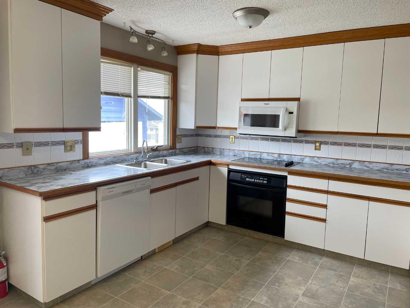 11211 109 Avenue Close