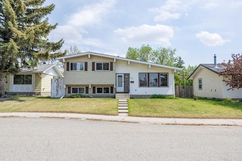 Photo of 452 Manora Way NE, Calgary, AB T2A 4R4 (MLS # A2316154)