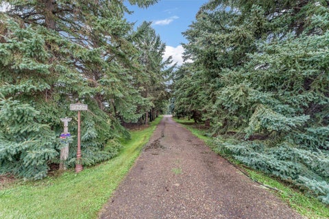 Photo of 3392 Gershaw Drive SW, Medicine Hat, AB T1B 0B2 (MLS # A2335738)