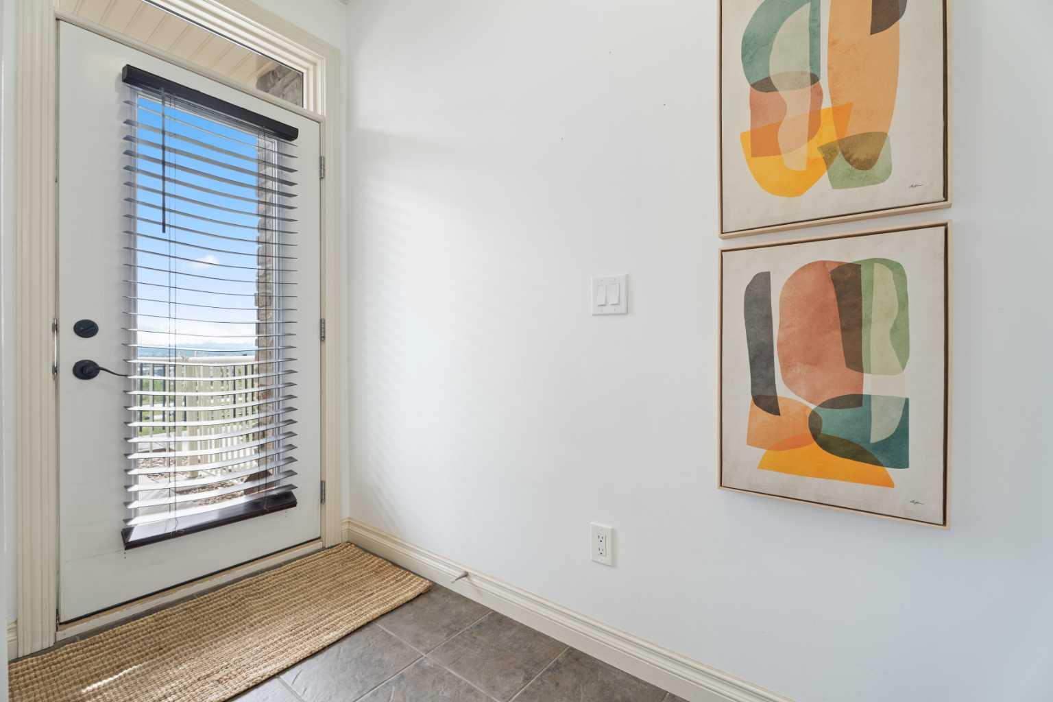 153 Rockyledge View NW 4