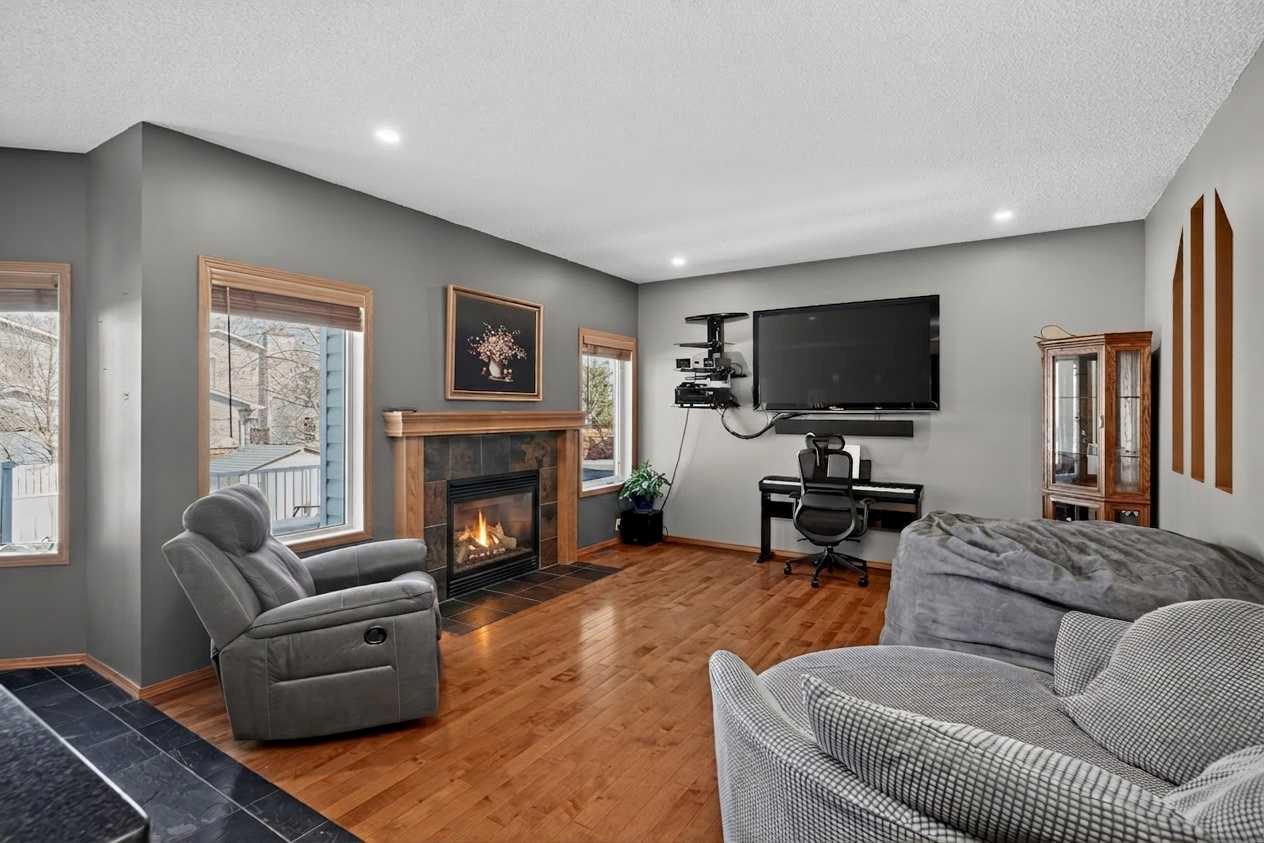 81 Riverwood Crescent SE