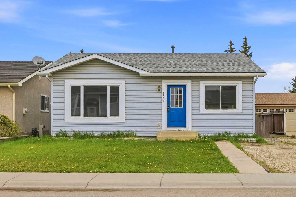 Photo of 128 Ridgegate Way SW, Airdrie, AB T4B 1A9 (MLS # A2312727)
