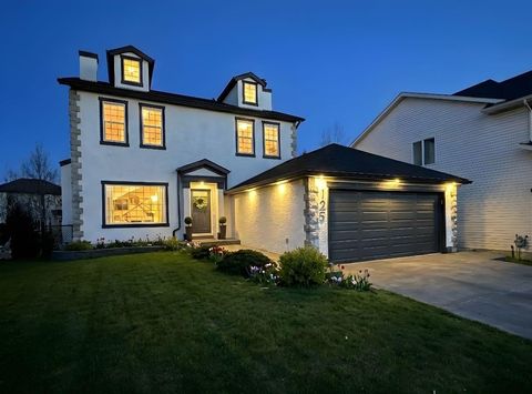 125 Discovery Place SW Calgary AB T3H 4N5