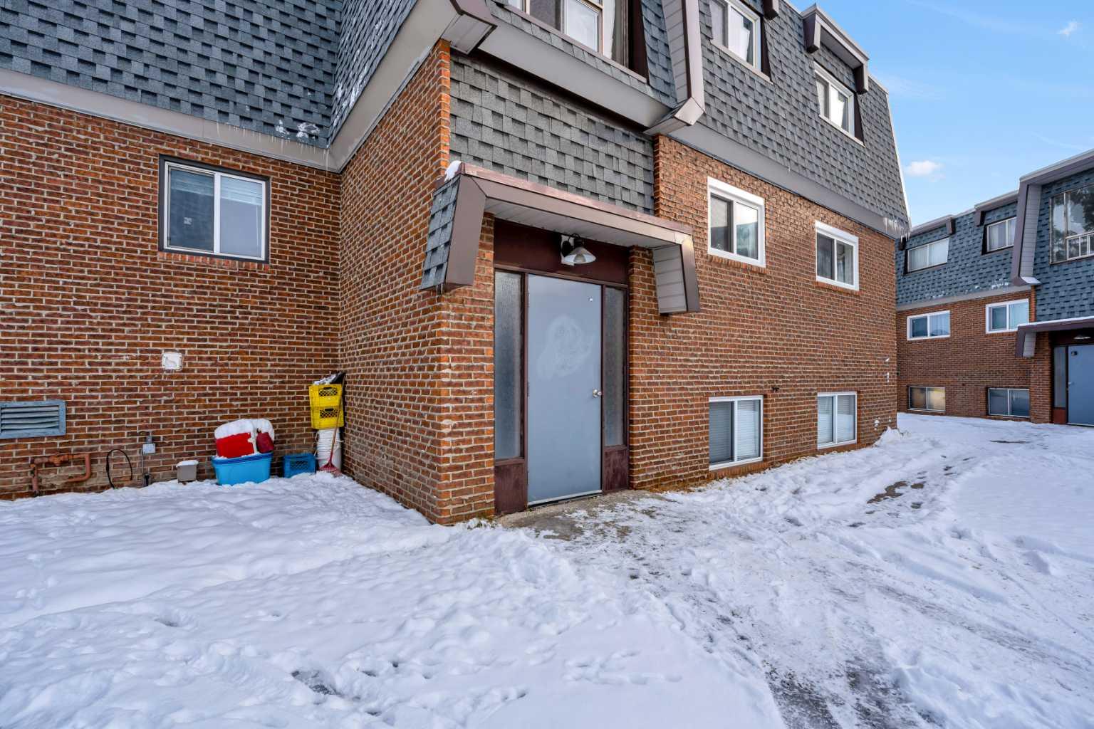 427 Huntsville Crescent NW 101