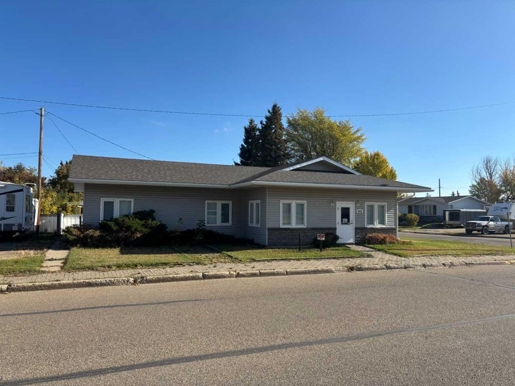Photo of 4918 49 Avenue, Grimshaw, AB T0H 1W0 (MLS # A2264310)